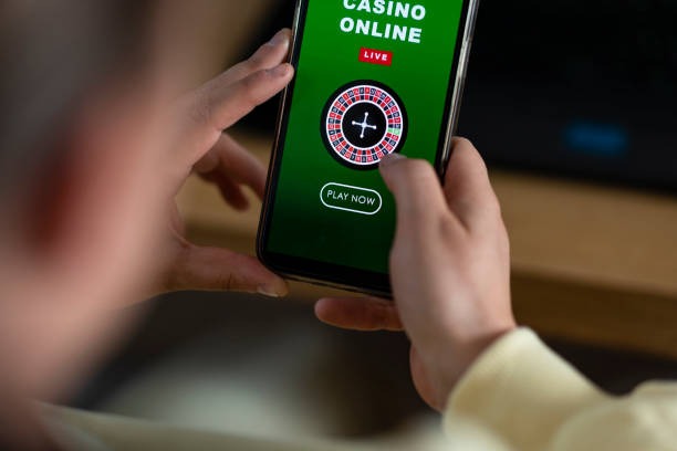 Live dealer dealing cards at baccarat table on hut4d login